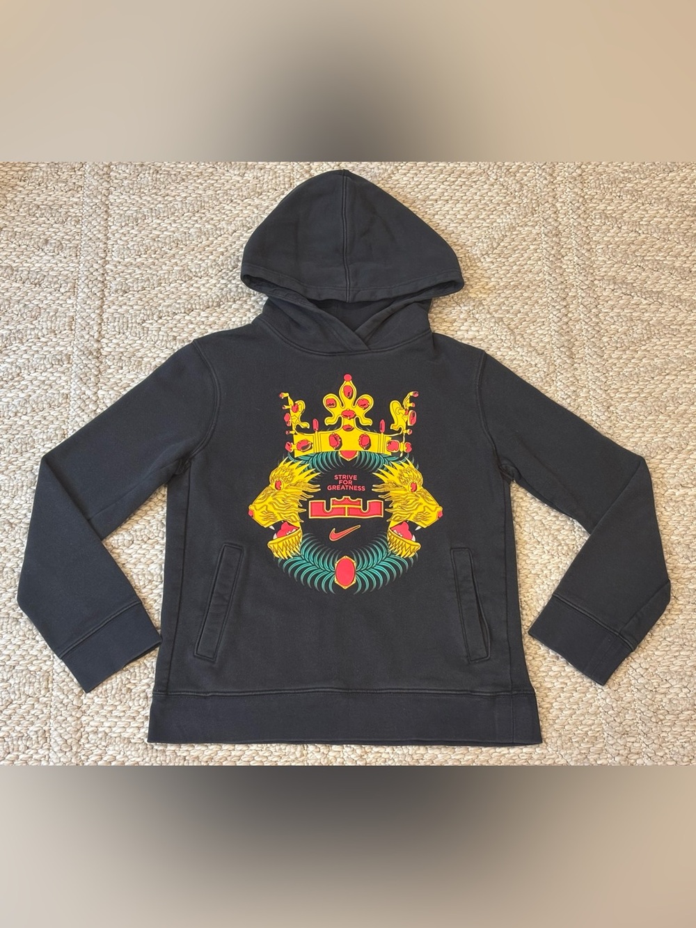 Nike Big Kids LeBron James Strive for Greatness Basketball Sweatshirt Hoodie